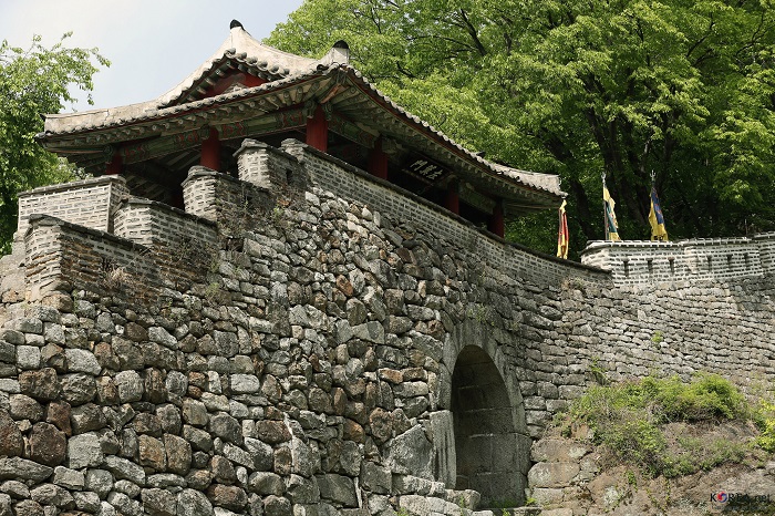 남한산성은 조선시대 때, 북한산성과 더불어 서울을 지키는 중요한 산성 중 하나였다. 