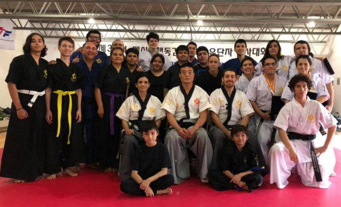 El maestro Yang Tae Kim (al centro) con el equipo tamaulipeco de Haidong Gumdo. | Facebook de José Manuel Hinojosa