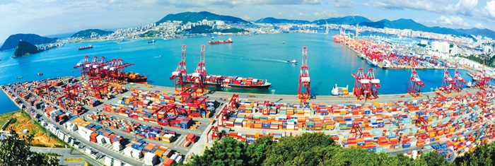 Vista aérea de las instalaciones portuarias de Busan, el puerto de mayor envergadura de Corea del Sur.