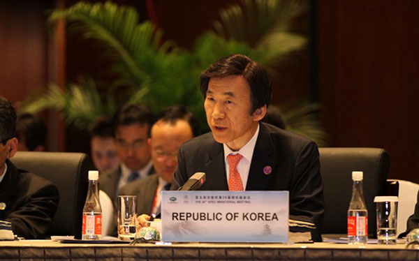 윤병세 외교부 장관이 ‘제 26차 아시아태평양경제협력체 합동각료회의’에서 발언하고 있다.