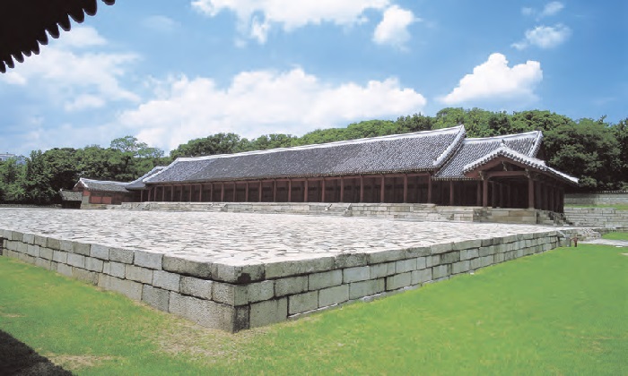 <B>Jongmyo, el Santuario Real.</b> El santuario central confuciano de Joseon que aloja las tabletas de los espíritus de Reyes de Joseon y sus consortes.
