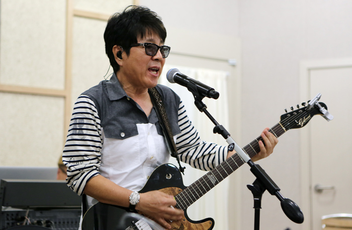 Cho’s constant practice and self-innovation has made it possible for him to perform on stage for 45 years (photo courtesy of YPC Production).
