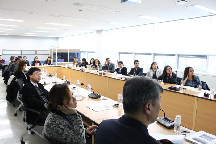 Health and medical policymakers from Latin America listen to a presentation about Korea's healthcare and medical system during the K-Pharma Academy for Latin America workshop held from February 7 to February 15. 