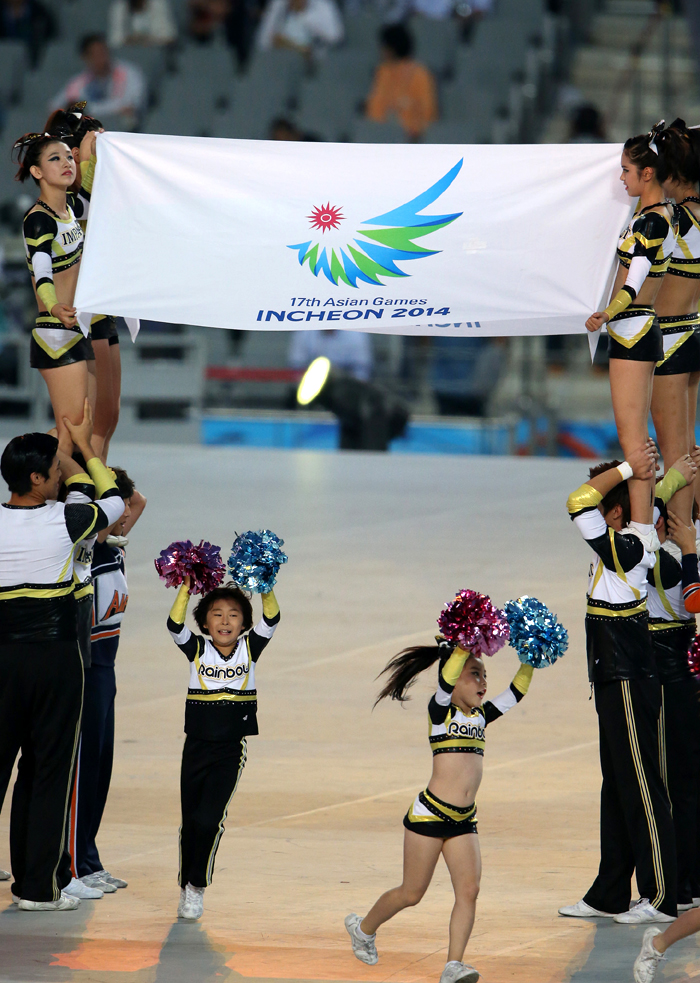 19일 인천아시아드주경기장에서 열린 제17회 인천아시안게임 개회식은 ‘아시아는 하나’라는 주제로 화려하게 시작됐다. 