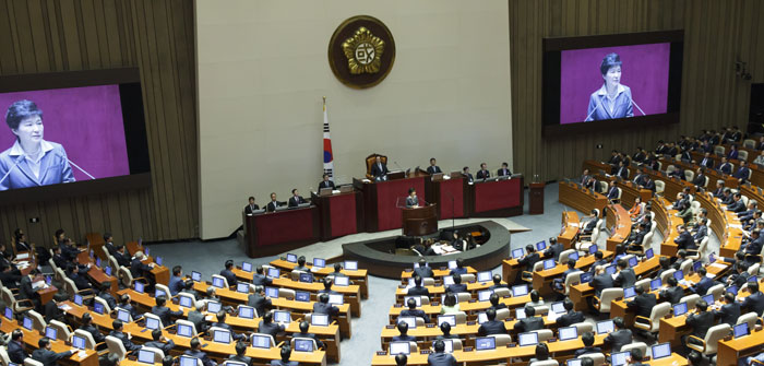 박근혜 대통령이 29일 국회에서 새해 예산안 시정연설을 하고 있다. 