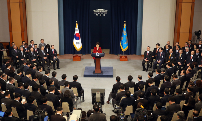 12일 청와대에서 열린 신년 기자회견을 하고 있는 박근혜 대통령 