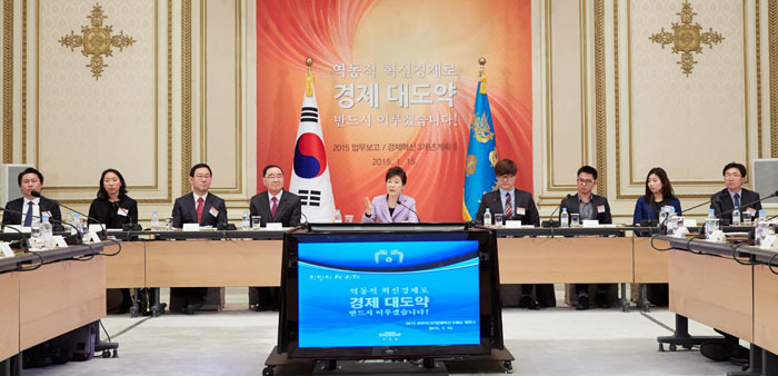 박근혜 대통령은 바이오, 기후변화 대응, 나노 등 유망 분야의 원천기술 개발을 위해 정부가 선제적으로 투자해야 한다고 말했다. 