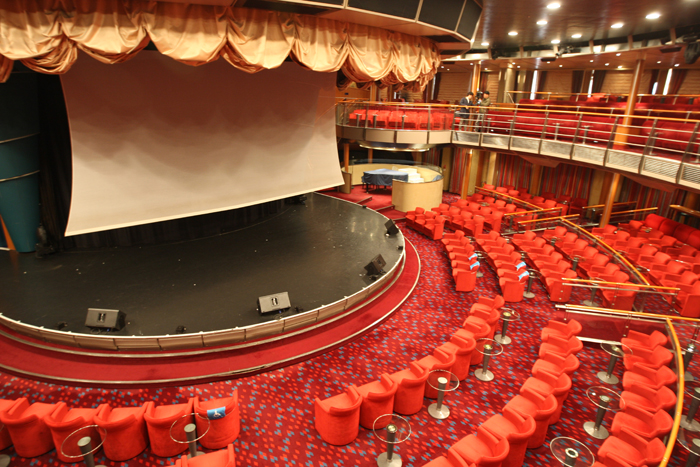 The luxurious Costa Victoria run by Italy-based Costa Cruise docked in Incheon on March 21 (photo: Yonhap News).