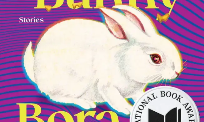 'Cursed Bunny' es seleccionada como una de las obras finalistas en la categoría de literatura traducida del Premio Nacional del Libro de EE. UU.