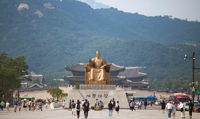 El 98,2 por ciento de los visitantes extranjeros de la plaza Gwanghwamun reabierta están 'satisfechos'