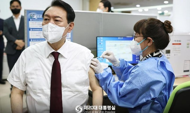El presidente recibe la 4ª vacuna contra el COVID-19
