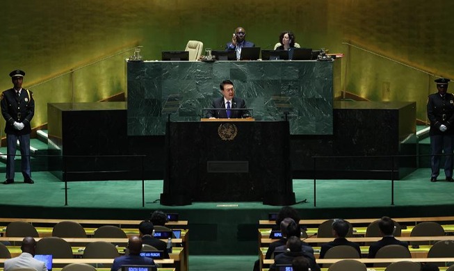 El presidente Yoon da un discurso sobre la forma de resolver las brechas globales