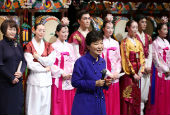 La presidenta Park inicia su visita a Suiza con eventos culturales