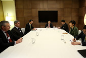 La presidenta Park invita a gerentes de empresas de todo el mundo a incrementar el monto de sus inversiones en Corea
