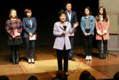La presidenta Park asiste al teatro en ocasión del Miércoles de la Cultura