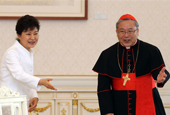 La presidenta Park se reúne con representantes de la Iglesia católica