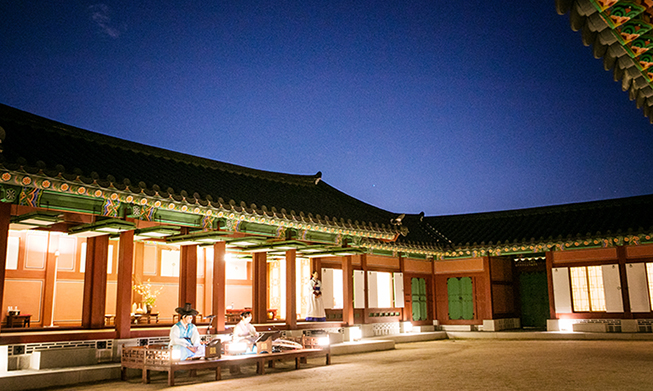 Disfrute de las noches del otoño en el palacio de Gyeongbuk