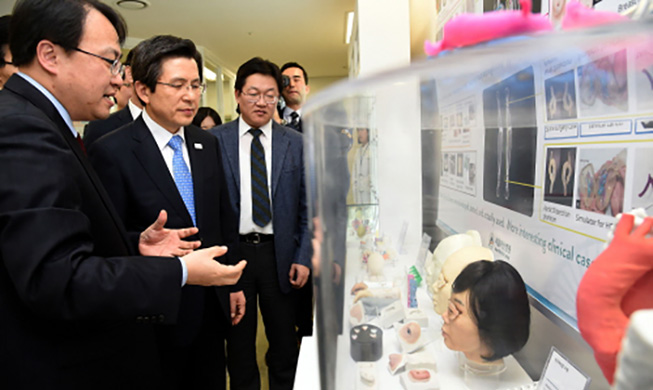 El presidente en funciones destaca la importancia de la ‘Tecnología de impresión 3D’ en el área médica