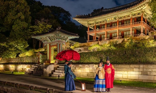 La visita nocturna al palacio Changdeokgung muestra el esplendor real