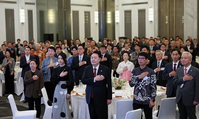 Yoon se reúne con la comunidad surcoreana residente en Indonesia