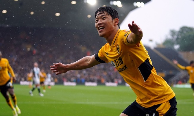 Dos jugadores surcoreanos de fútbol seleccionados en los 'equipos de la semana' por la BBC y la EPL