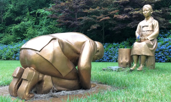 La escultura Una sentida disculpa y la sinceridad de Japón