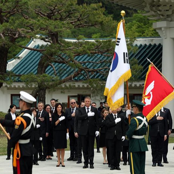 La pareja presidencial rumana en Seúl