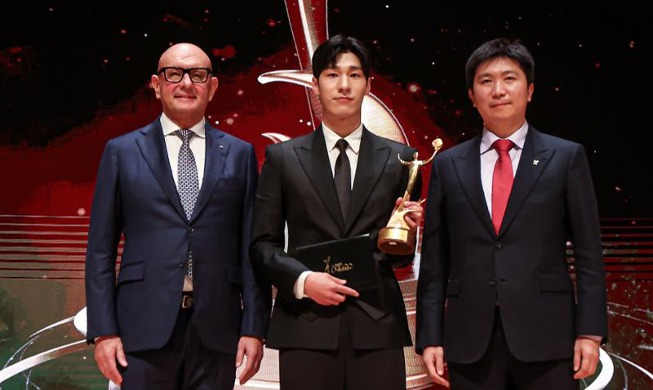 El patinador de velocidad Hwang Dae-heon gana el honor de ANOC a la mejor actuación masculina