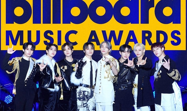 Las agrupaciones de K-pop arrasan en los Premios de Música de Billboard 2023