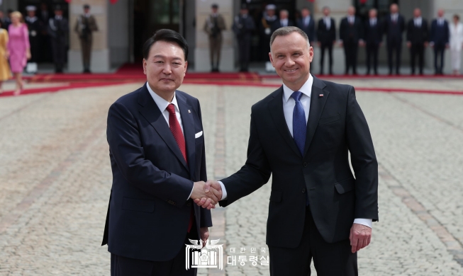 Los viajes del presidente Yoon a Lituania y Polonia en fotos