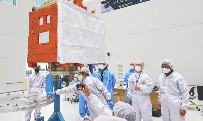 Dos satélites transportados por el Nuri se comunican con las estaciones terrestres