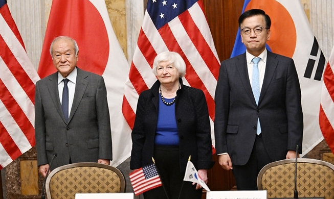 Los jefes de finanzas de Corea, Estados Unidos y Japón muestran preocupación por la devaluación del won y yen