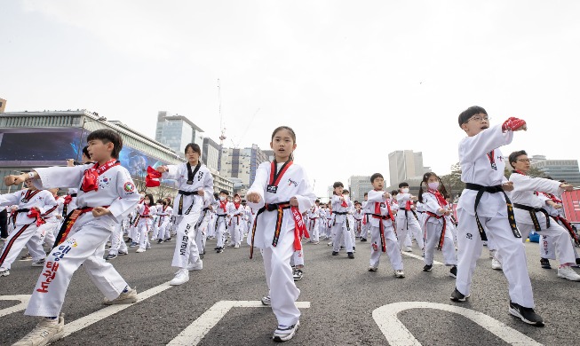Practicantes de taekwondo establecen un récord mundial Guinness para Corea