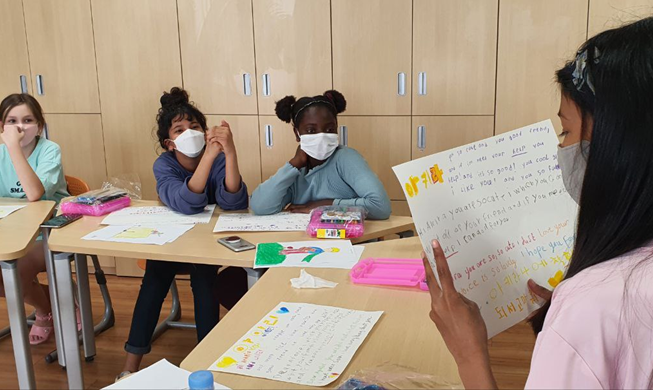 Se inaugura la primera escuela de idioma coreano dirigida a estudiantes de familias multiculturales