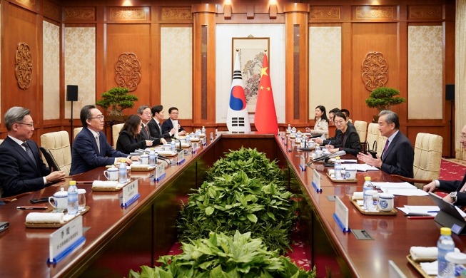 Los cancilleres de Corea y China acuerdan fortalecer la asociación estratégica de ambos países