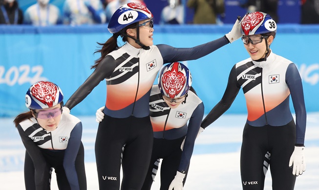 Equipo femenino de patinaje sobre pista corta gana su tercera medalla olímpica consecutiva