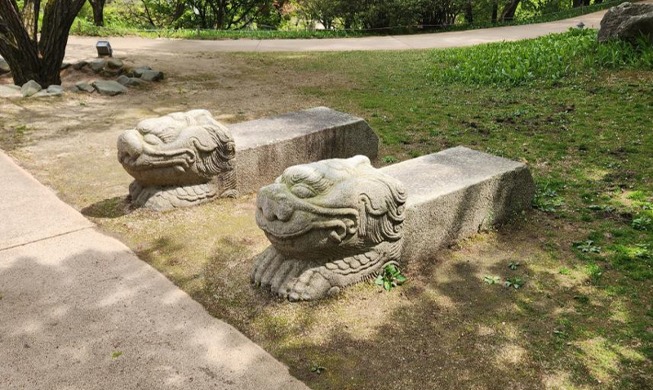 Se descubren dos esculturas usadas en la antigüedad gracias a la donación del difunto presidente de Samsung