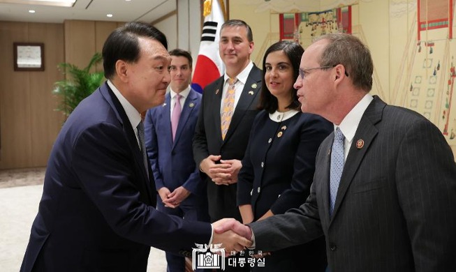 El presidente Yoon se reúne con la delegación de la Cámara de Representantes de EE. UU.