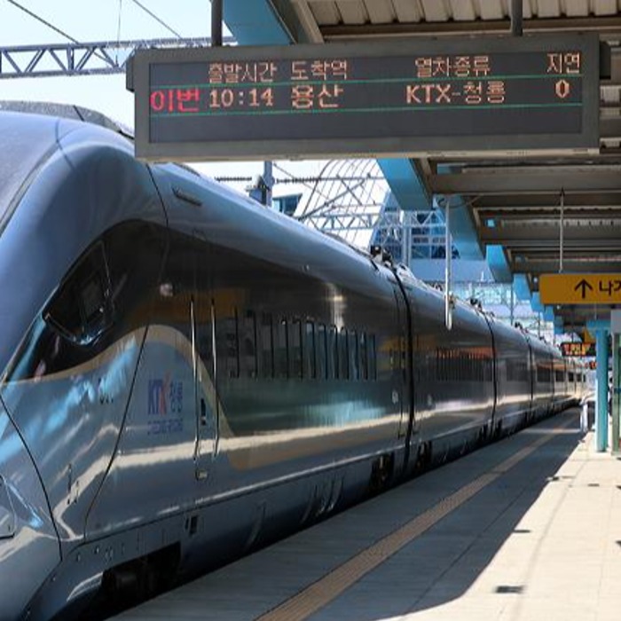 El tren bala de 3ª generación KTX-Cheongryong parte hacia Seúl