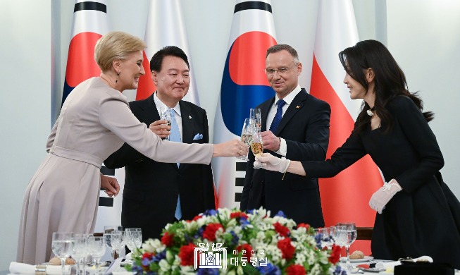 Yoon subraya la 'solidaridad de la libertad' en una cena con el presidente polaco