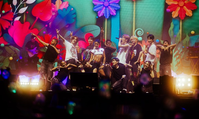 El grupo de K-pop TXT encabeza el festival Lollapalooza 2023 en Chicago