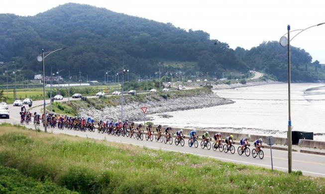 Inicia la carrera internacional de ciclismo por la Zona Desmilitarizada de Corea
