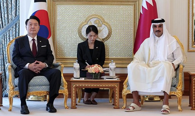 El presidente Yoon sostiene una cumbre con el emir de Catar