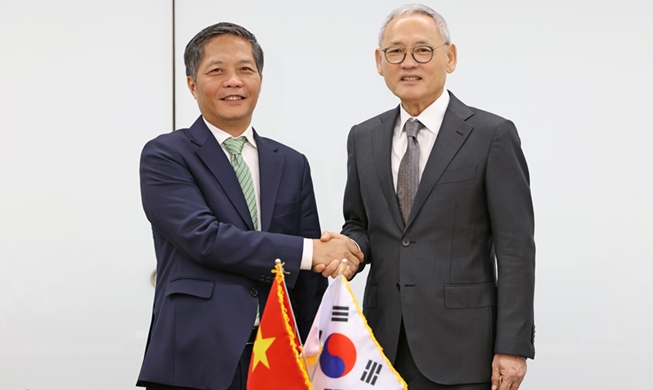 El ministro de Cultura promete una mayor cooperación con Vietnam