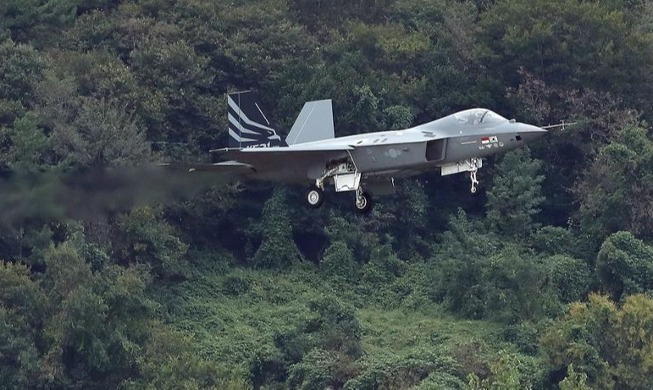 El avión de combate de producción autóctona del país realiza con éxito su primer vuelo de prueba supersónico