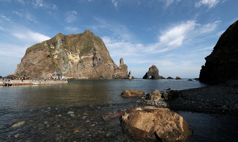 El Gobierno critica la reivindicación de Japón sobre las islas Dokdo en el Libro Azul Diplomático