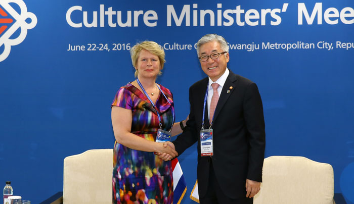 Dutch Director-General of Culture & Media and Minister of Education Marjan Hammersma (left) and Minister of Culture, Sports and Tourism Kim Jongdeok pose for a photo during their meeting on June 23.
