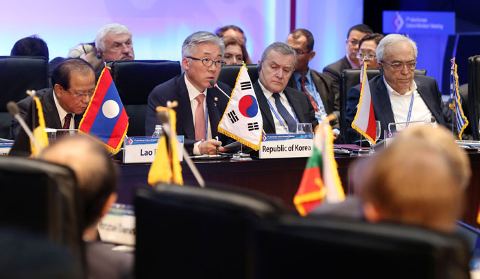Minister of Culture, Sports and Tourism Kim Jongdeok (second from left) chairs the plenary session at the seventh Asia-Europe Culture Ministers’ Meeting at the Asia Culture Center in Gwangju on June 23.