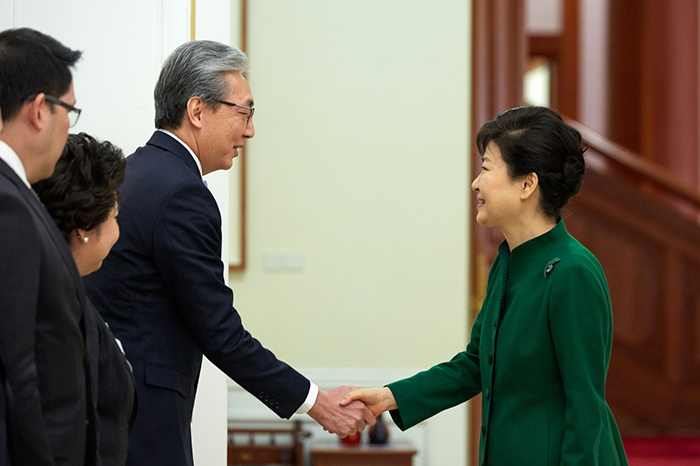 President Park Geun-hye meets with Deputy Prime Minister of Thailand Somkid Jatusripitak at Cheong Wa Dae on March 22.