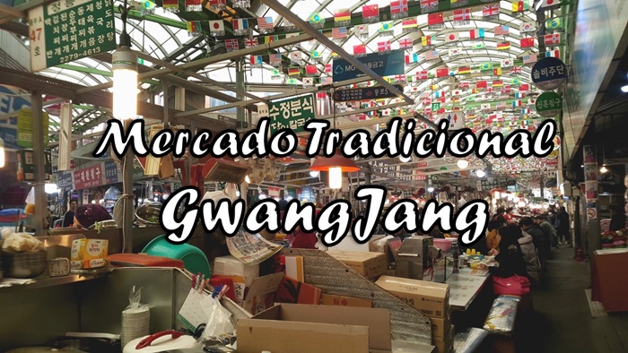 Los pasillos centrales del mercado Gwangjang.